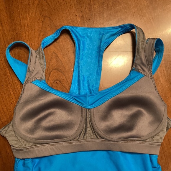 NIKE Womens Racer Back Active Wear Tank Top with Sports Bra - size Medium - Picture 8 of 17